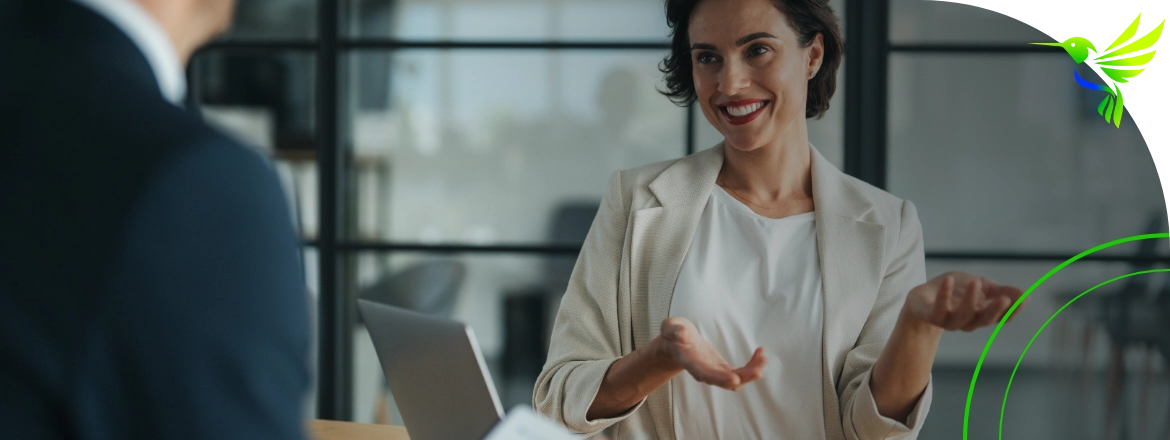 kobieta w&nbsp;trakcie rozmowy